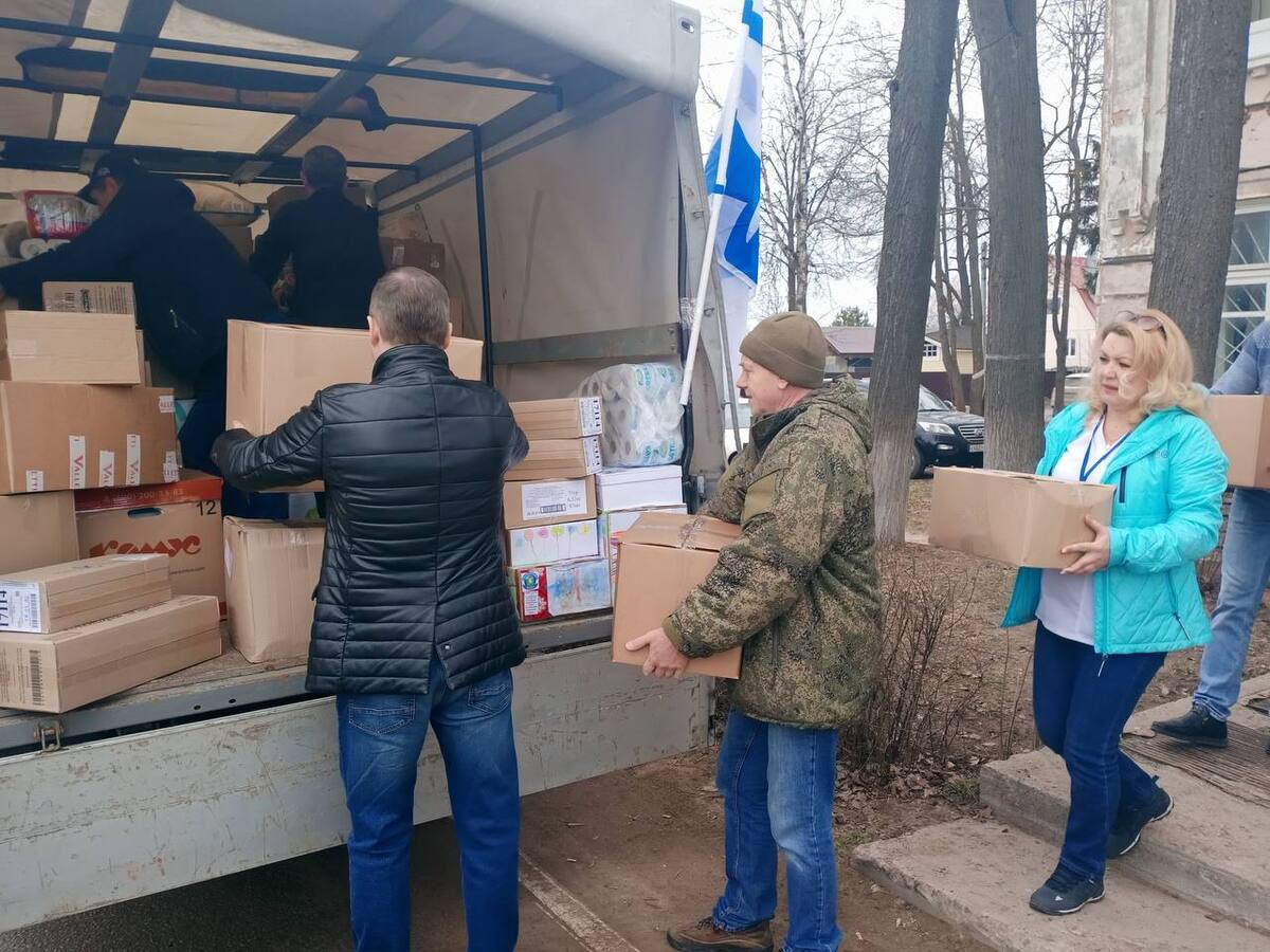 Медики Талдомской больницы передали гуманитарную помощь