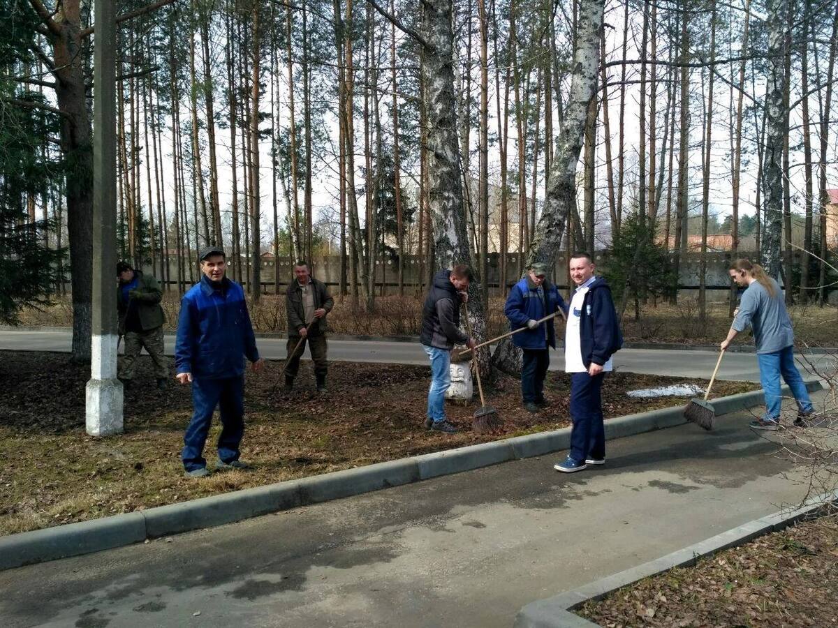 Коллектив Талдомской больницы вышел на общеобластной субботник