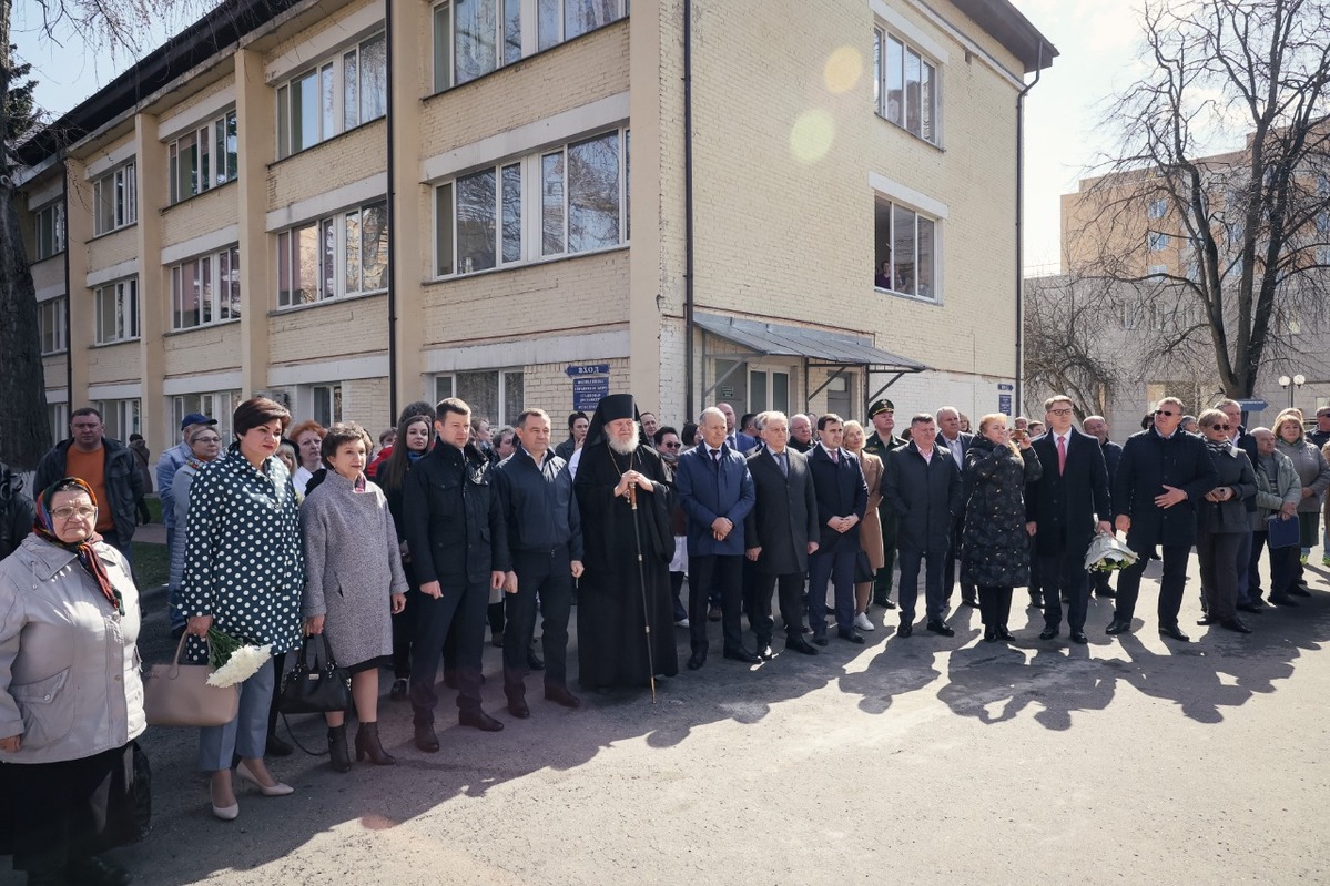 Сегодня большое событие На территории областного онкодиспансера открыли памятник святителю Луке