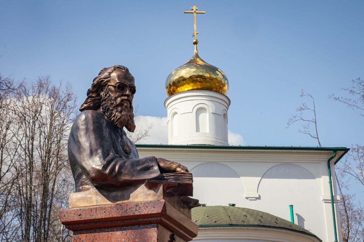 Сегодня большое событие На территории областного онкодиспансера открыли памятник святителю Луке
