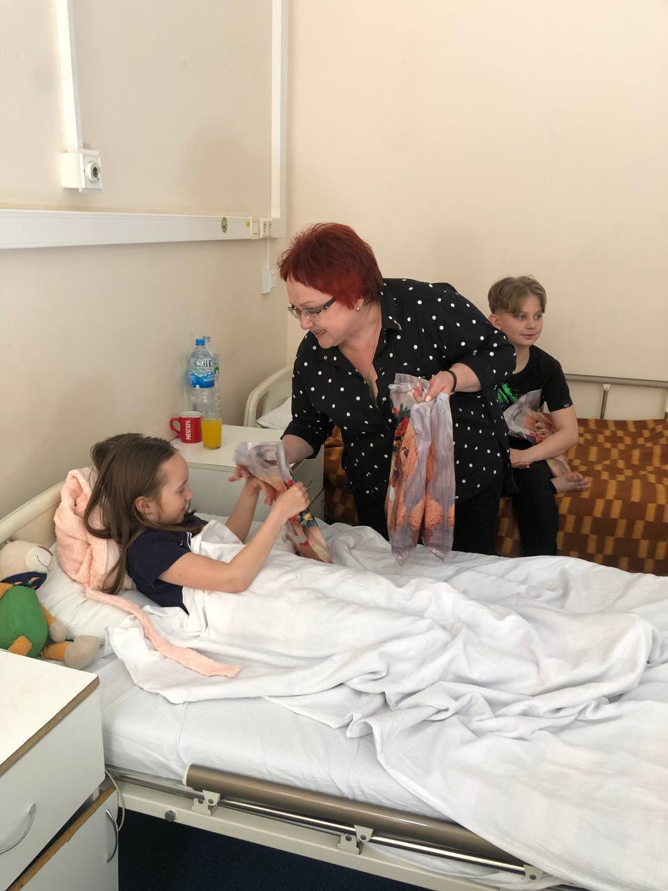Члены Ногинской городской организации профсоюза РЗ поздравили и вручили подарки детям