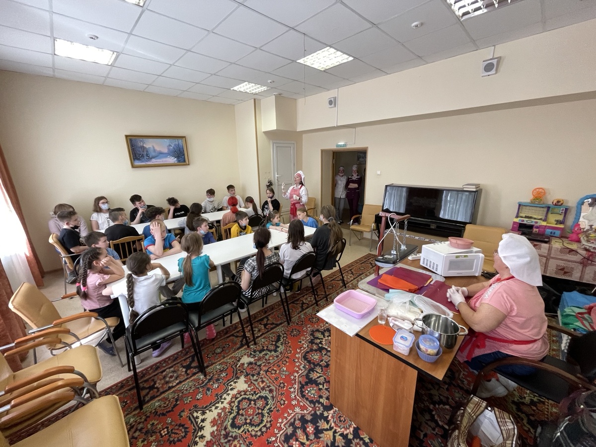 Для юных пациентов Королёвской городской больницы провели мастер-класс по приготовлению карамели