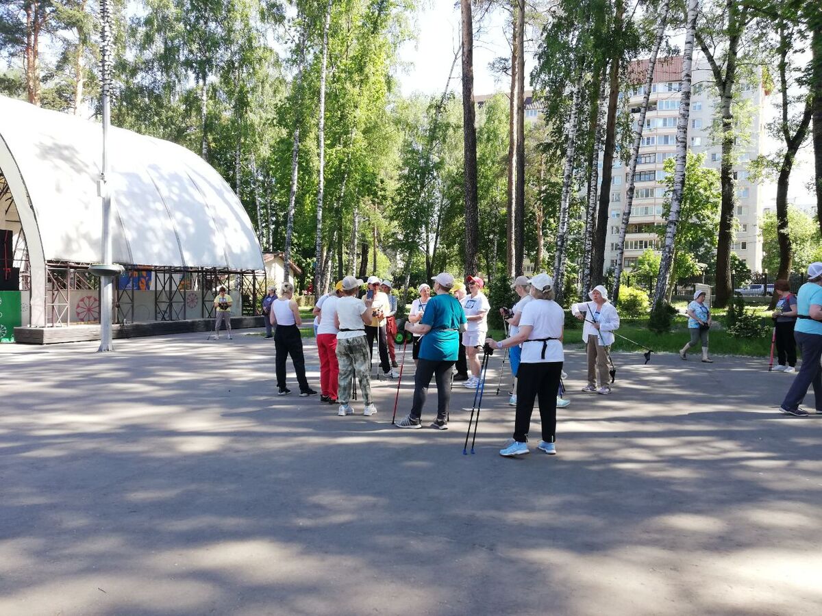 9 июня в Центральном парке Ногинска скандинавской ходьбы