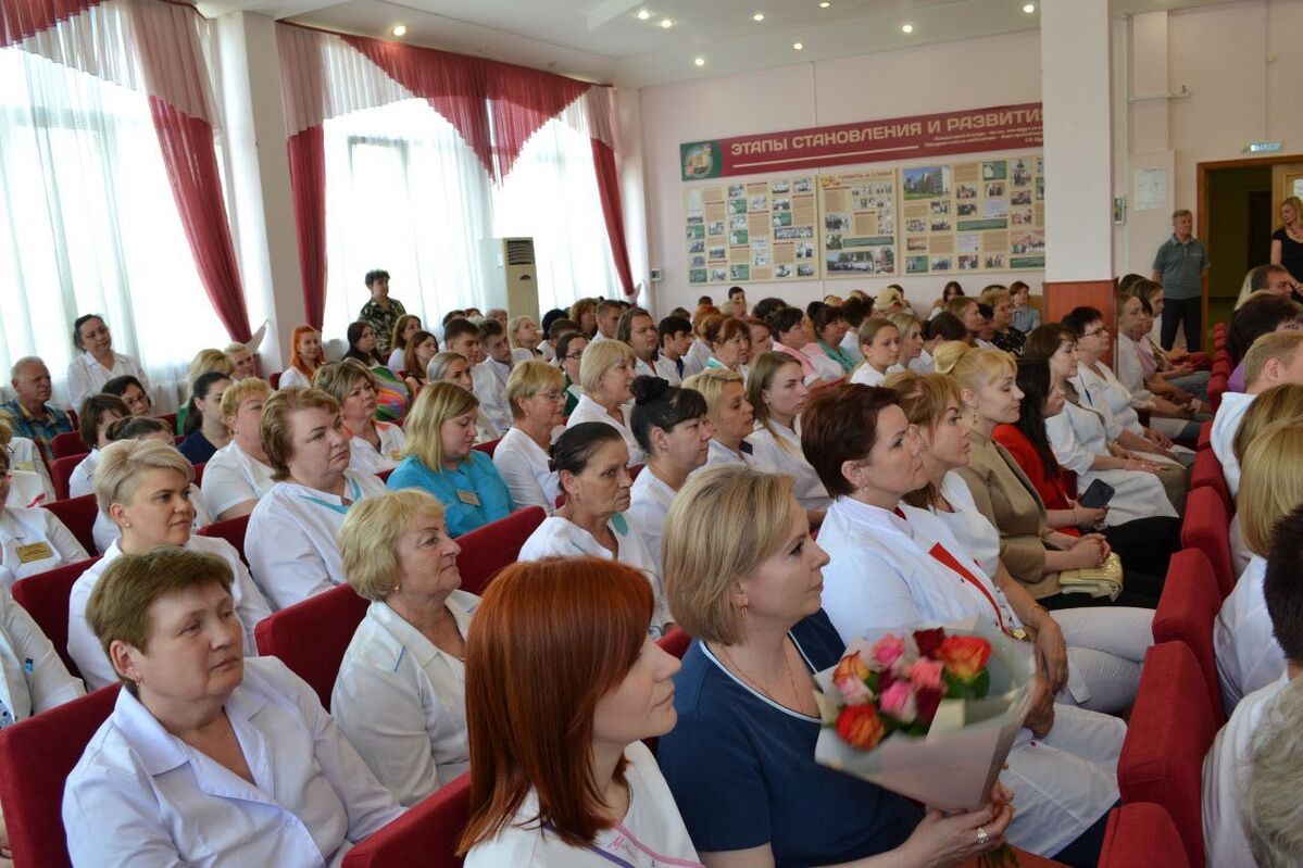 "Светить всегда, светить везде Вот лозунг НАШ и солнца"