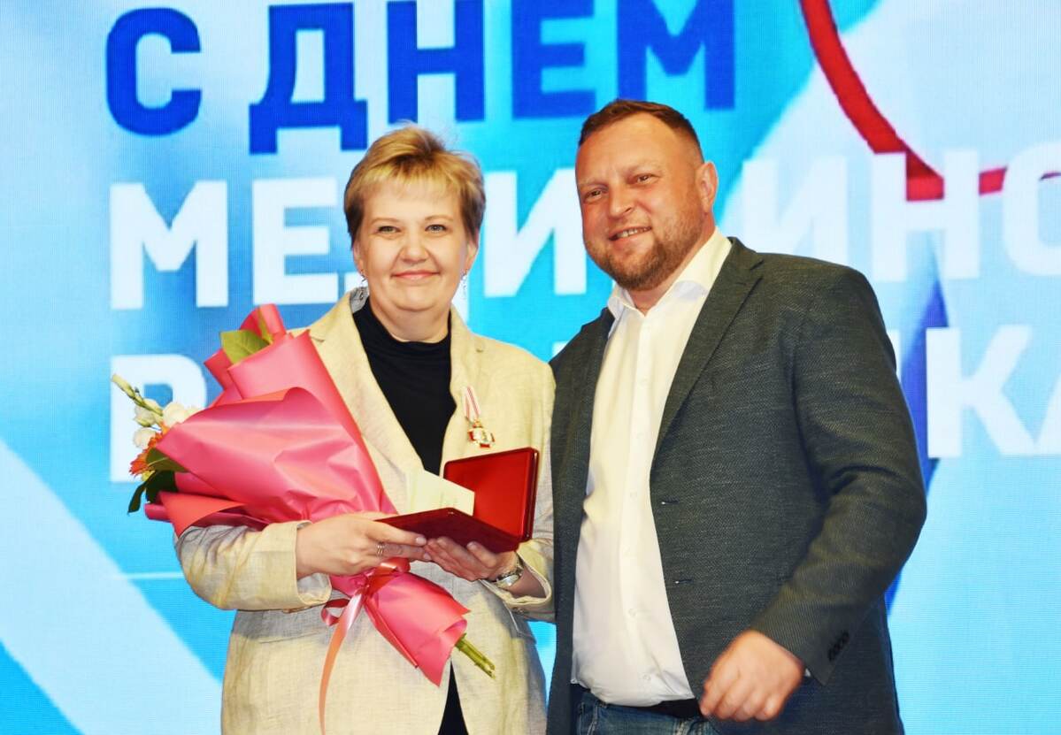 Более 90 медицинских работников округа получили награды в профессиональный праздник