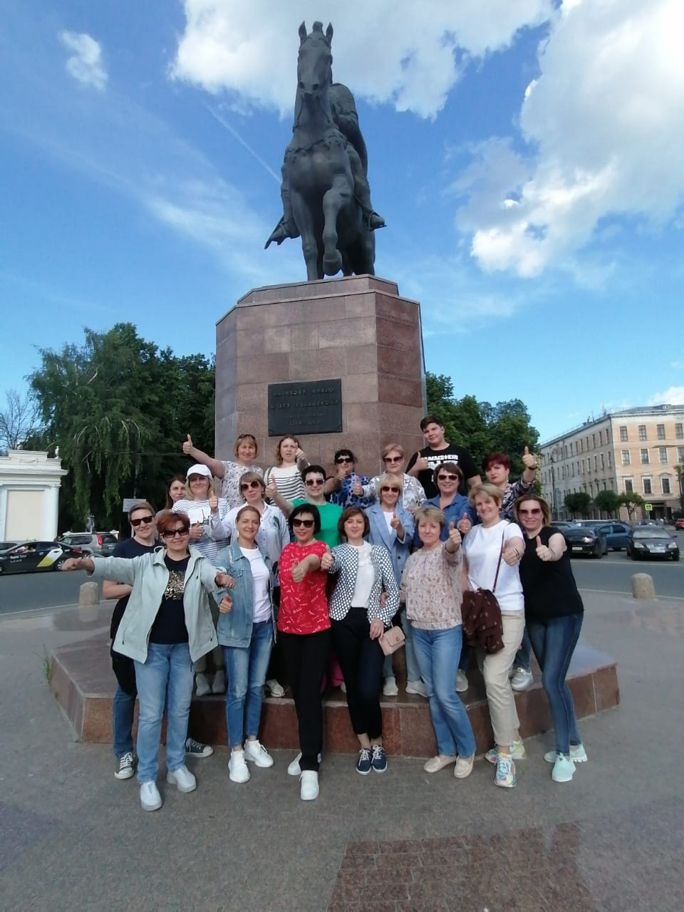 День медицинского работника члены Подольского ТО побывали с экскурсией в разных городах