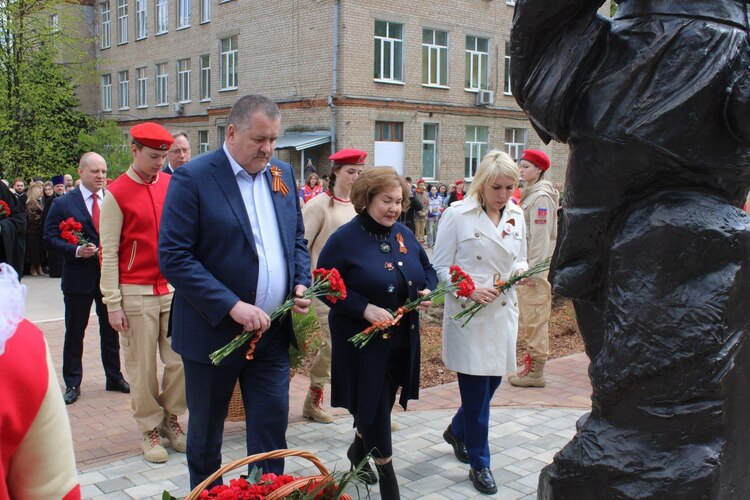 Первый памятник женщине-санинструктору открыли в Пушкино при поддержке Профсоюза