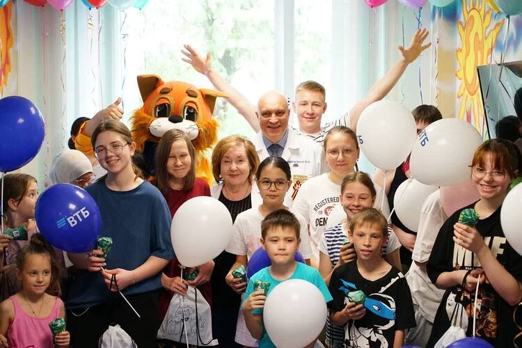 "Эстафета добра" подарила радость и улыбки маленьким пациентам больниц Подмосковья