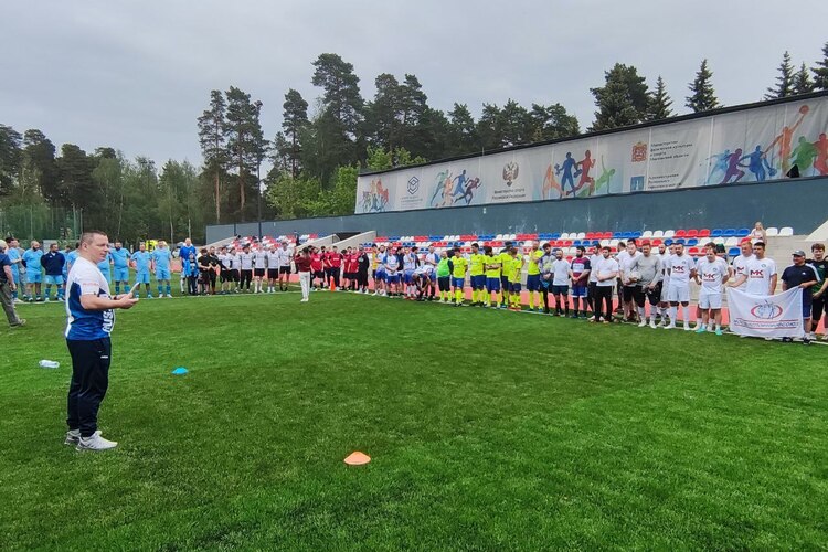 Команда Мытищинской областной клинической больницы заняла второе место в соревнованиях по мини-футболу среди отраслей Московской области