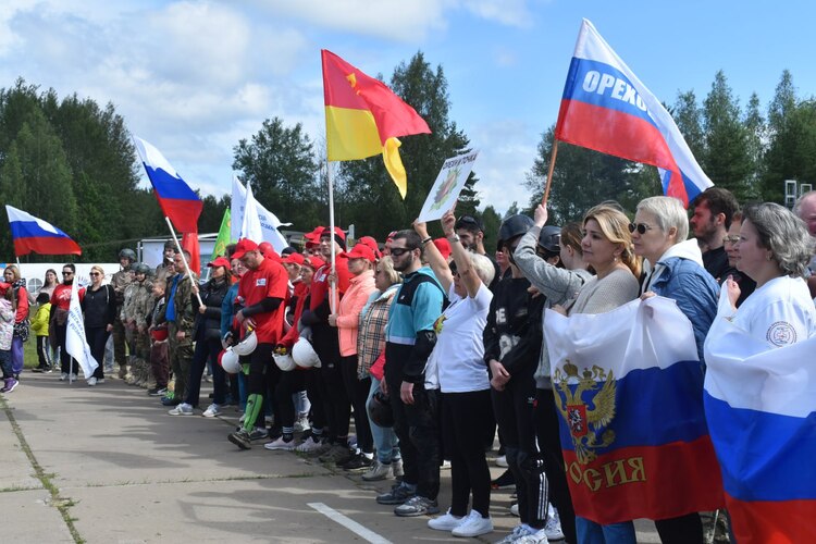 Медработники из Подмосковья прошли полосу препятствий в рамках Года защитника Отечества