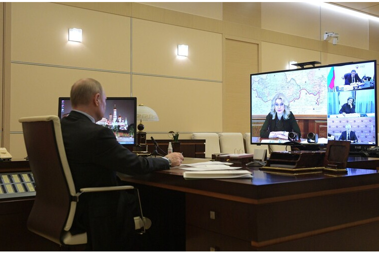 Путин назвал проблемы здравоохранения и бедность главными врагами России