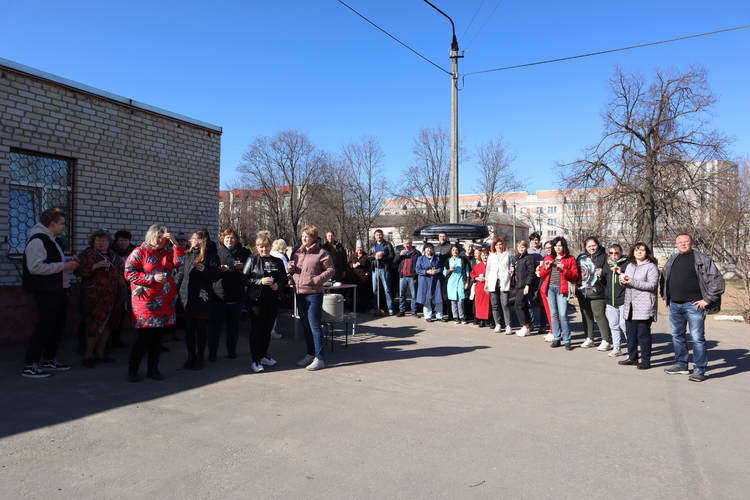Коллектив Ивантеевской центральной городской больницы вышел на субботник
