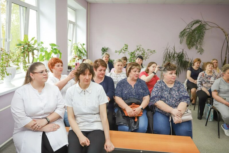 Медицинских сестер поздравили с профессиональным праздником